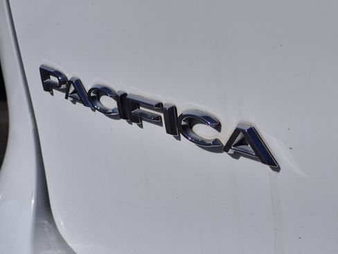 Used 2017 Chrysler Pacifica LX image 30