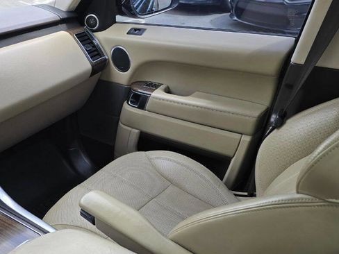 Used 2014 Land Rover Range Rover Sport HSE image 17