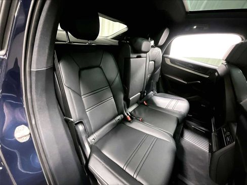 Used 2025 Porsche Cayenne Coupe image 32