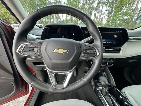Certified 2025 Chevrolet TrailBlazer LT w/ Convenience Package FWD image 11