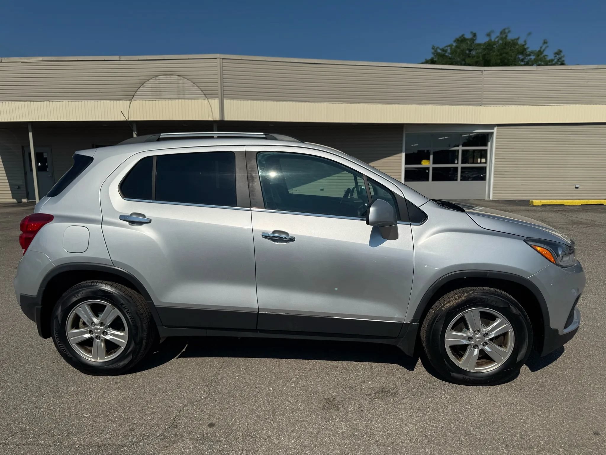 Used 2018 Chevrolet Trax LT w/ LT Convenience Package AWD/4WD image 4