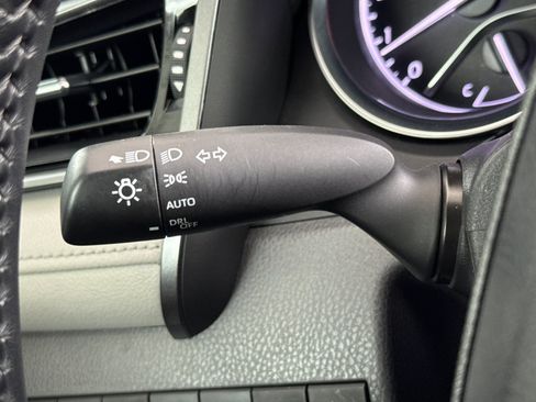 Used 2019 Toyota Camry XLE FWD image 31