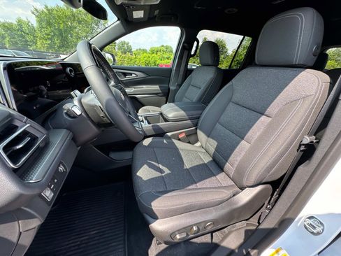 New 2025 Chevrolet Traverse LT w/ Enhanced Driving Package image 6