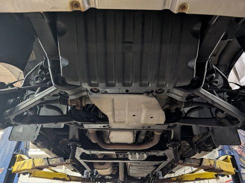 Used 2013 Chevrolet Avalanche LT w/ Suspension Package, Off-Road image 23