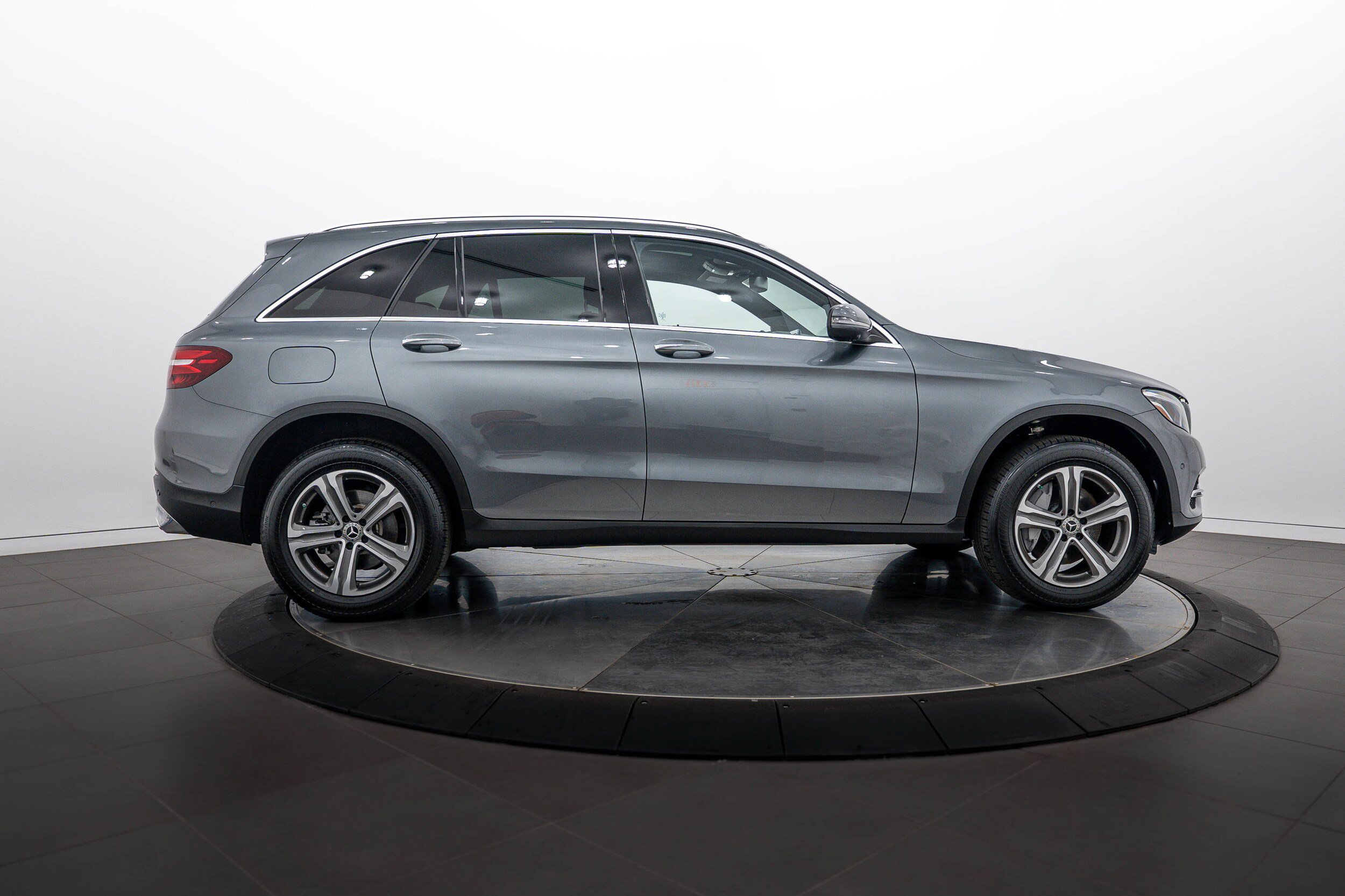 Used 2019 Mercedes-Benz GLC 300 4MATIC image 3