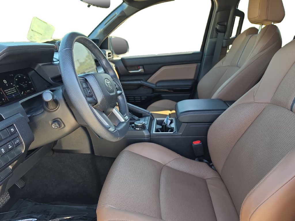 Used 2025 Toyota 4Runner Limited w/ Tow Technology Package AWD/4WD image 10