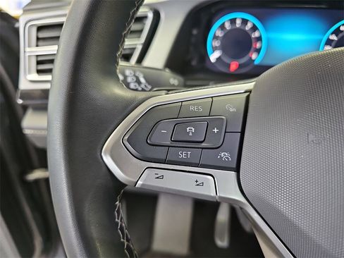 Used 2024 Volkswagen Atlas Cross Sport SE image 17