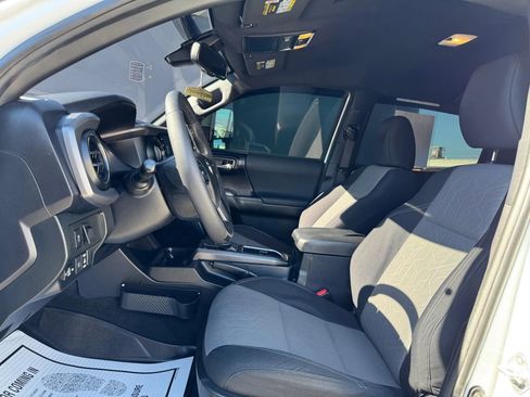 Used 2021 Toyota Tacoma TRD Sport w/ Technology Package image 20