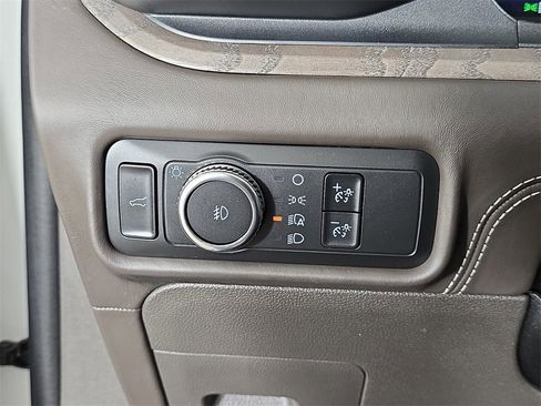 Used 2020 Ford Explorer Platinum w/ Premium Technology Package image 30