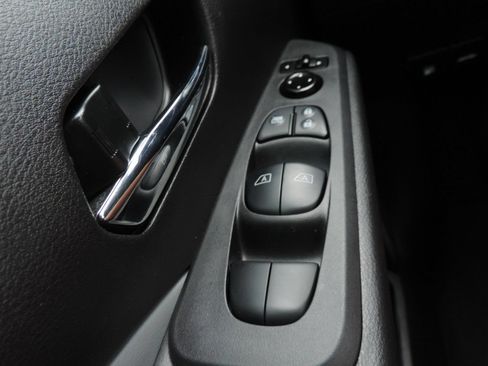 Used 2023 Nissan Kicks SR w/ SR Premium Package FWD image 25