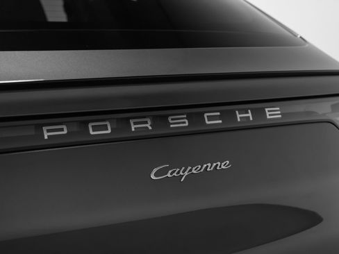 Certified 2022 Porsche Cayenne Coupe AWD/4WD image 17