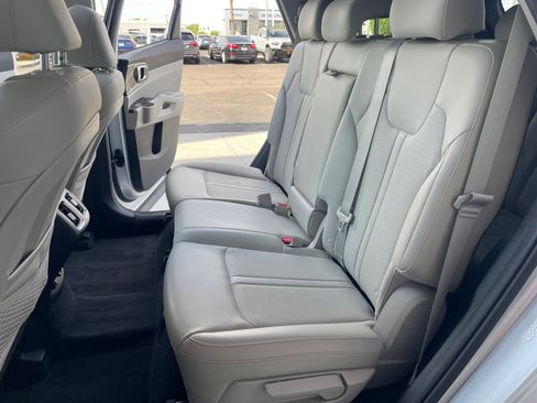 Used 2022 Kia Sorento S w/ Panoramic Sunroof Package image 17
