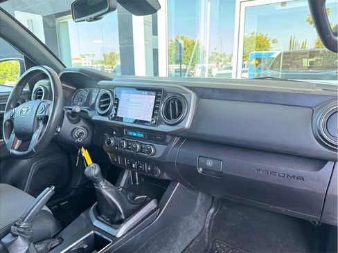 Used 2021 Toyota Tacoma TRD Off-Road w/ Technology Package AWD/4WD image 21