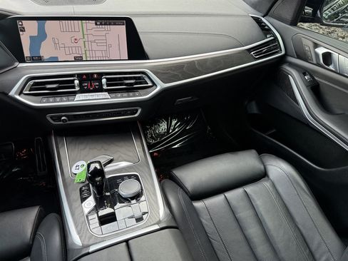 Used 2022 BMW X7 xDrive40i w/ M Sport Package AWD/4WD image 25