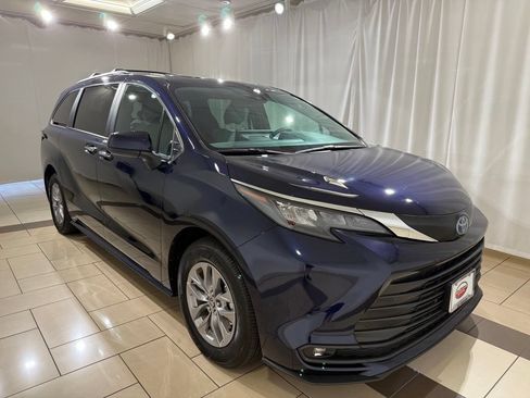Certified 2025 Toyota Sienna XLE w/ XLE Plus Package AWD/4WD image 7