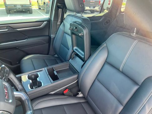 Used 2026 GMC Acadia Elevation w/ Elevation Premium Package AWD/4WD image 13