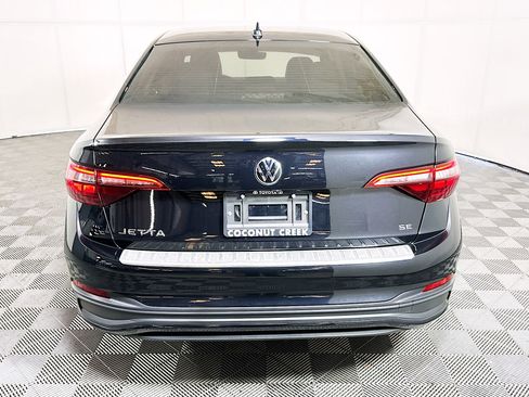 Used 2024 Volkswagen Jetta SE FWD image 4
