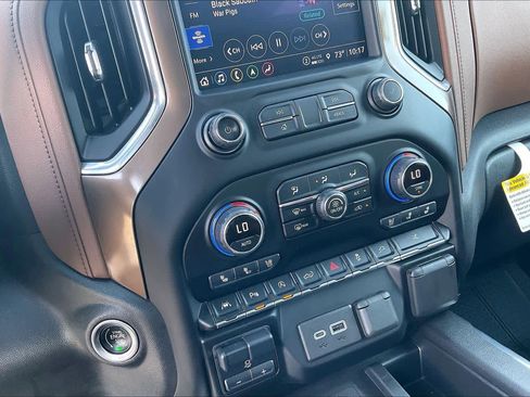 Used 2021 Chevrolet Silverado 1500 High Country w/ Technology Package image 33