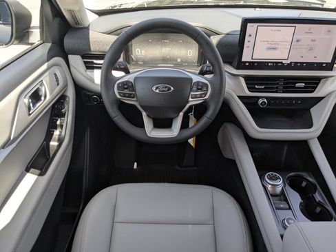 New 2026 Ford Explorer Active RWD image 15