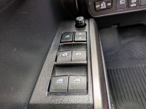 Used 2020 Toyota Tacoma TRD Sport image 21