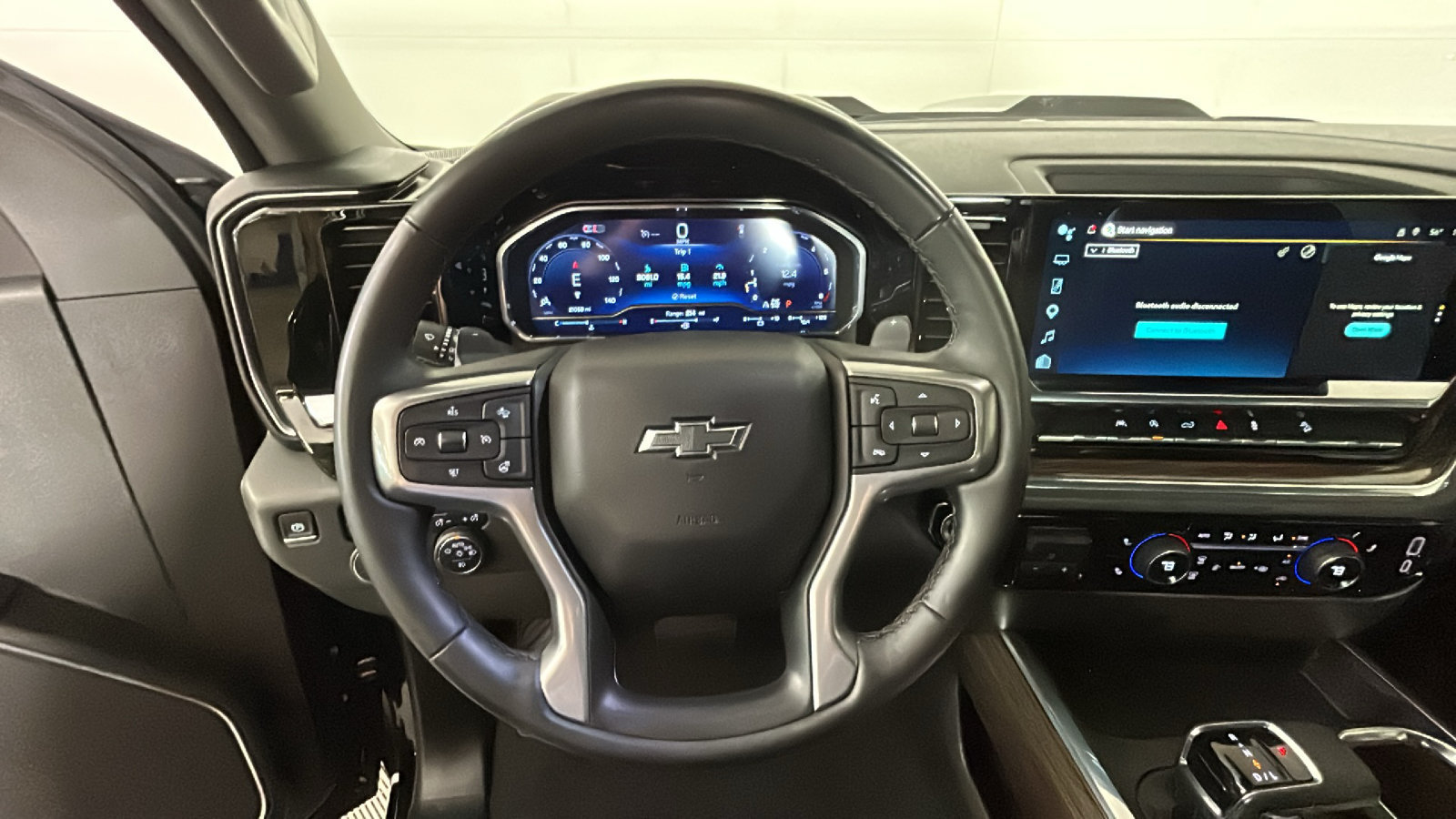 Used 2025 Chevrolet Silverado 1500 LT Trail Boss w/ Convenience Package II AWD/4WD image 17