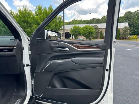 Used 2023 Cadillac Escalade ESV Premium Luxury AWD/4WD image 60