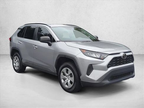 Used 2021 Toyota RAV4 LE image 3