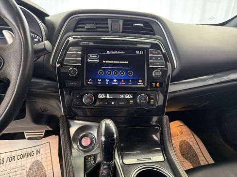Used 2021 Nissan Maxima SR w/ Sport Mat Group FWD image 9