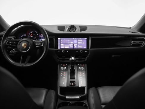 Certified 2024 Porsche Macan AWD/4WD image 29