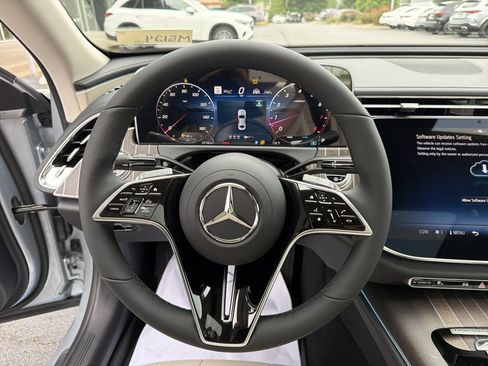 New 2026 Mercedes-Benz E 350 4MATIC Sedan image 23