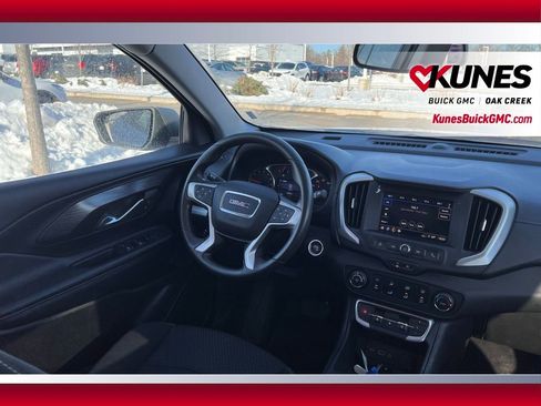 Used 2024 GMC Terrain SLE image 9