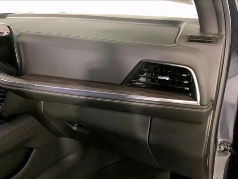 Used 2025 Chevrolet Tahoe Premier AWD/4WD image 16