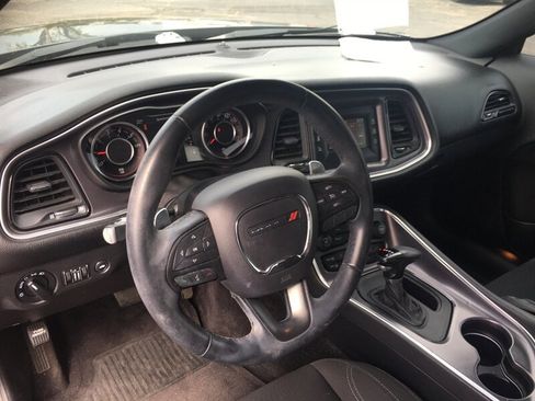 Used 2016 Dodge Challenger SXT w/ Driver Convenience Group RWD image 8