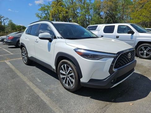 Used 2022 Toyota Corolla Cross XLE w/ Convenience Package image 5