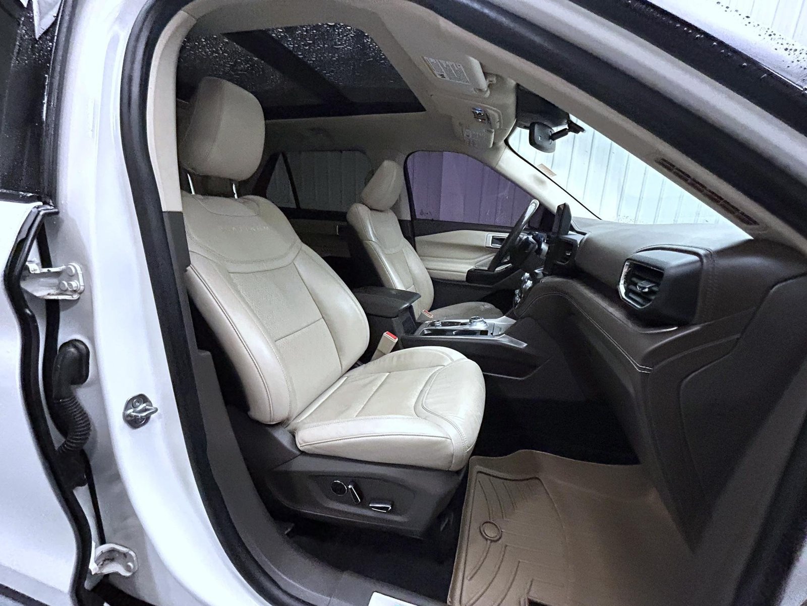 Used 2020 Ford Explorer Platinum w/ Premium Technology Package AWD/4WD image 15