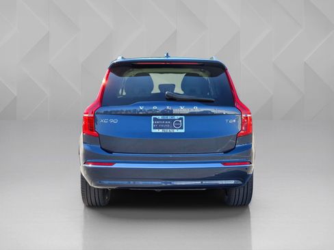 Certified 2025 Volvo XC90 T8 Plus w/ Protection Package Premier AWD/4WD image 5