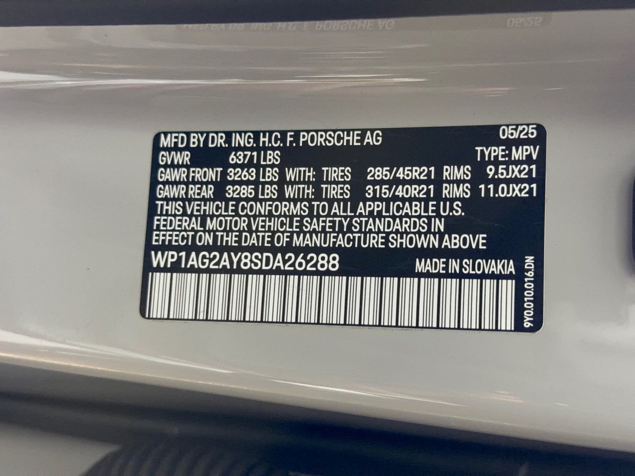 Certified 2025 Porsche Cayenne GTS AWD/4WD image 31