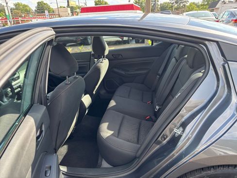 Used 2025 Nissan Altima 2.5 SV FWD image 27