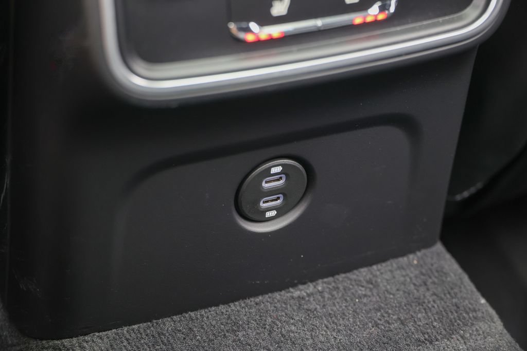 Certified 2026 Porsche Macan AWD/4WD image 44