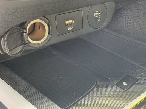 Used 2025 Hyundai Elantra Limited w/ Cargo Package FWD image 22