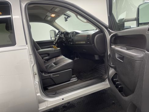 Used 2010 Chevrolet Silverado 2500 LT w/ Exterior Plus Package image 25