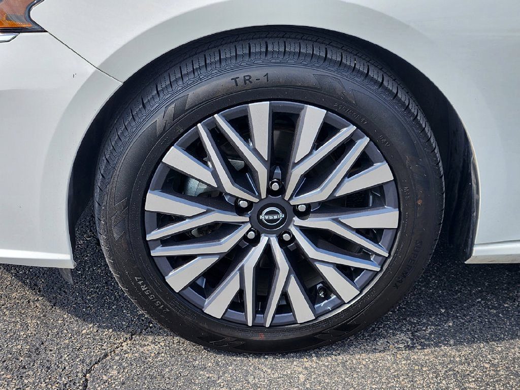 Used 2025 Nissan Altima 2.5 SV FWD image 10