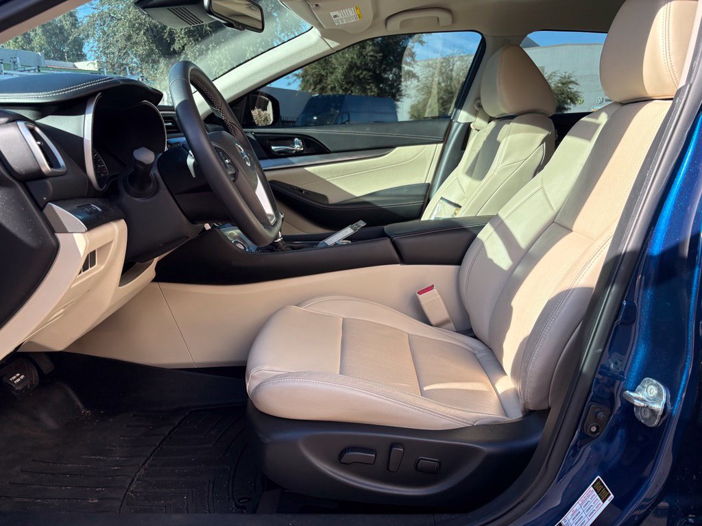 Used 2022 Nissan Maxima SV w/ Floor Mat Group FWD image 9