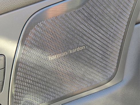 Certified 2023 Volvo XC60 B5 Plus w/ Protection Package Premier image 21