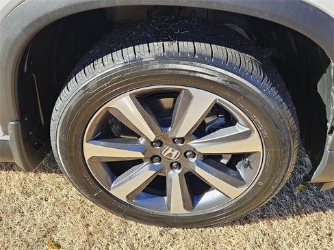 Used 2023 Honda Pilot Touring image 15