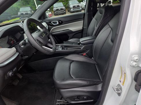 Used 2025 Jeep Compass Limited AWD/4WD image 5