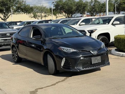 Used 2018 Toyota Corolla SE FWD image 3