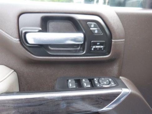 Used 2021 Chevrolet Silverado 2500 LTZ w/ Z71 Chrome Sport Edition image 18