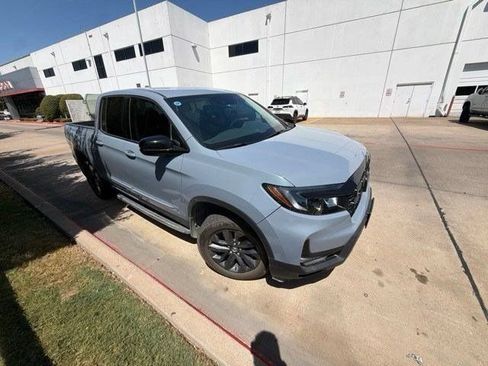 Used 2024 Honda Ridgeline Sport image 2