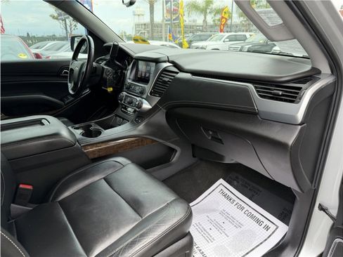 Used 2018 Chevrolet Suburban LT RWD image 30